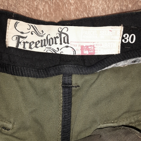 Cargo shorts, size 30 ,camo - Picture 3 of 3